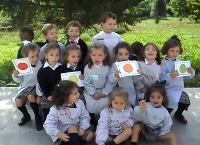 Los alumnos de 1º de Educación Infantil nos cantan los colores en inglés