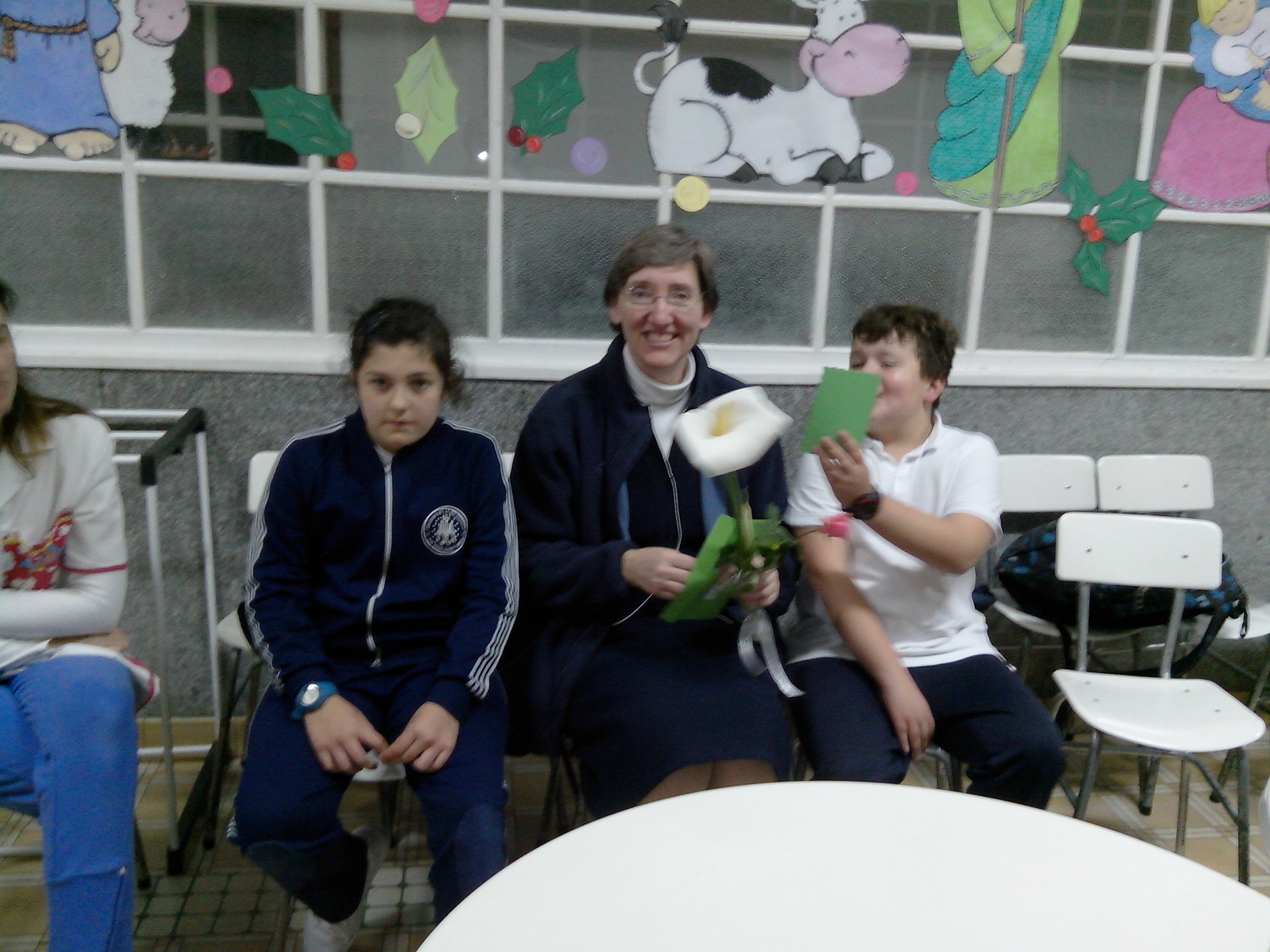 LOS ALUMNOS DE LA ACTIVIDAD EXTRAESCOLAR, ESTUDIO DIRIGIDO, REALIZAN SU FIESTA NAVIDEÑA