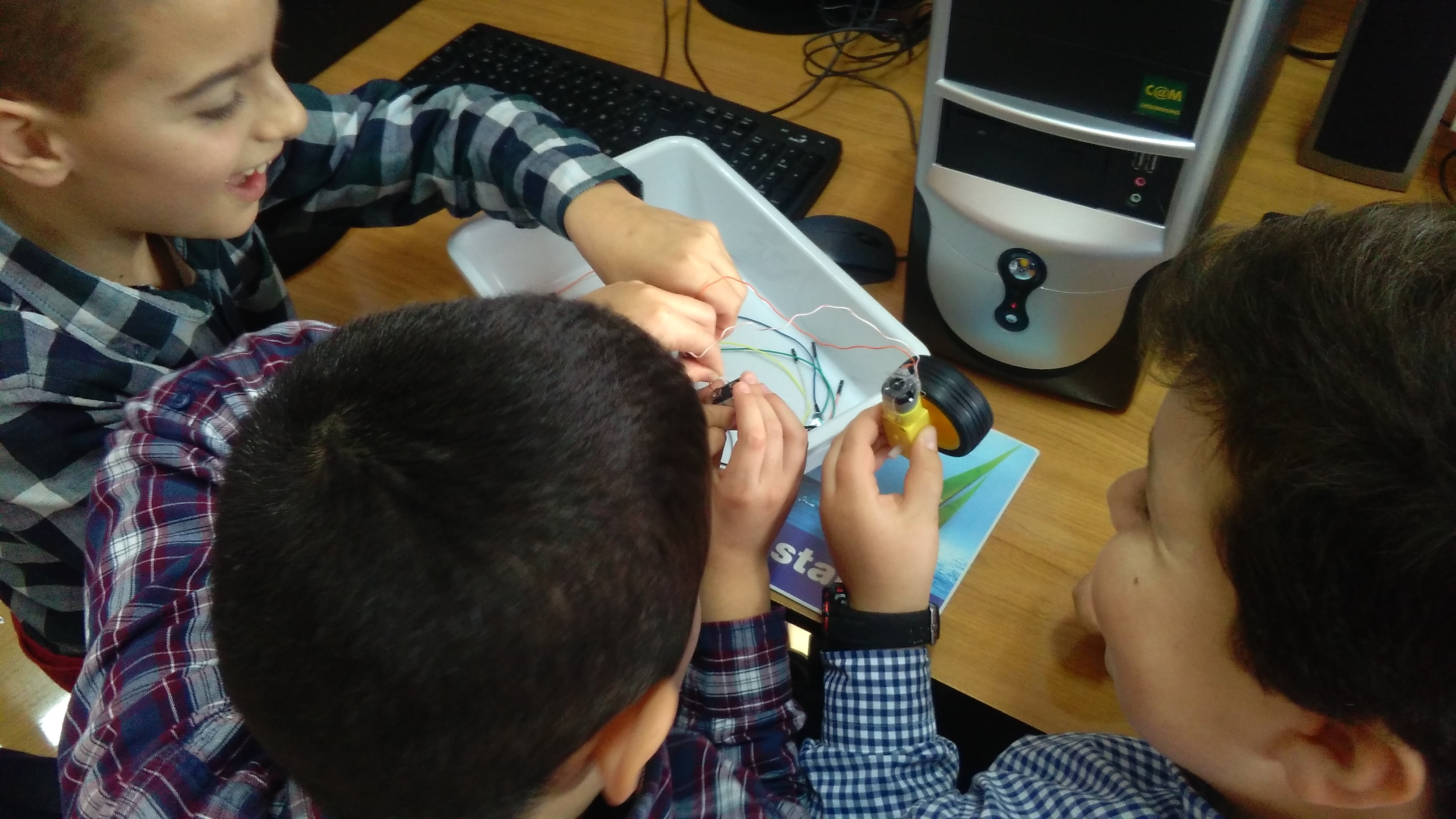TALLER DE ROBÓTICA